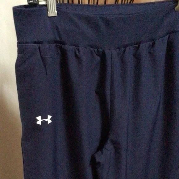 Under Armours track Pants, Medium, Navy - Picture 2 of 8